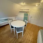 Δωμάτια σε οικογενειακή κατοικία Seneberg - For Rent *